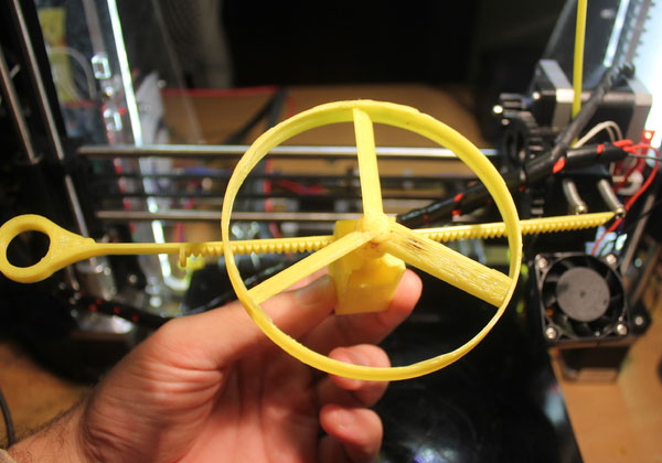 3D打印螺旋槳玩具飛上4層樓高！